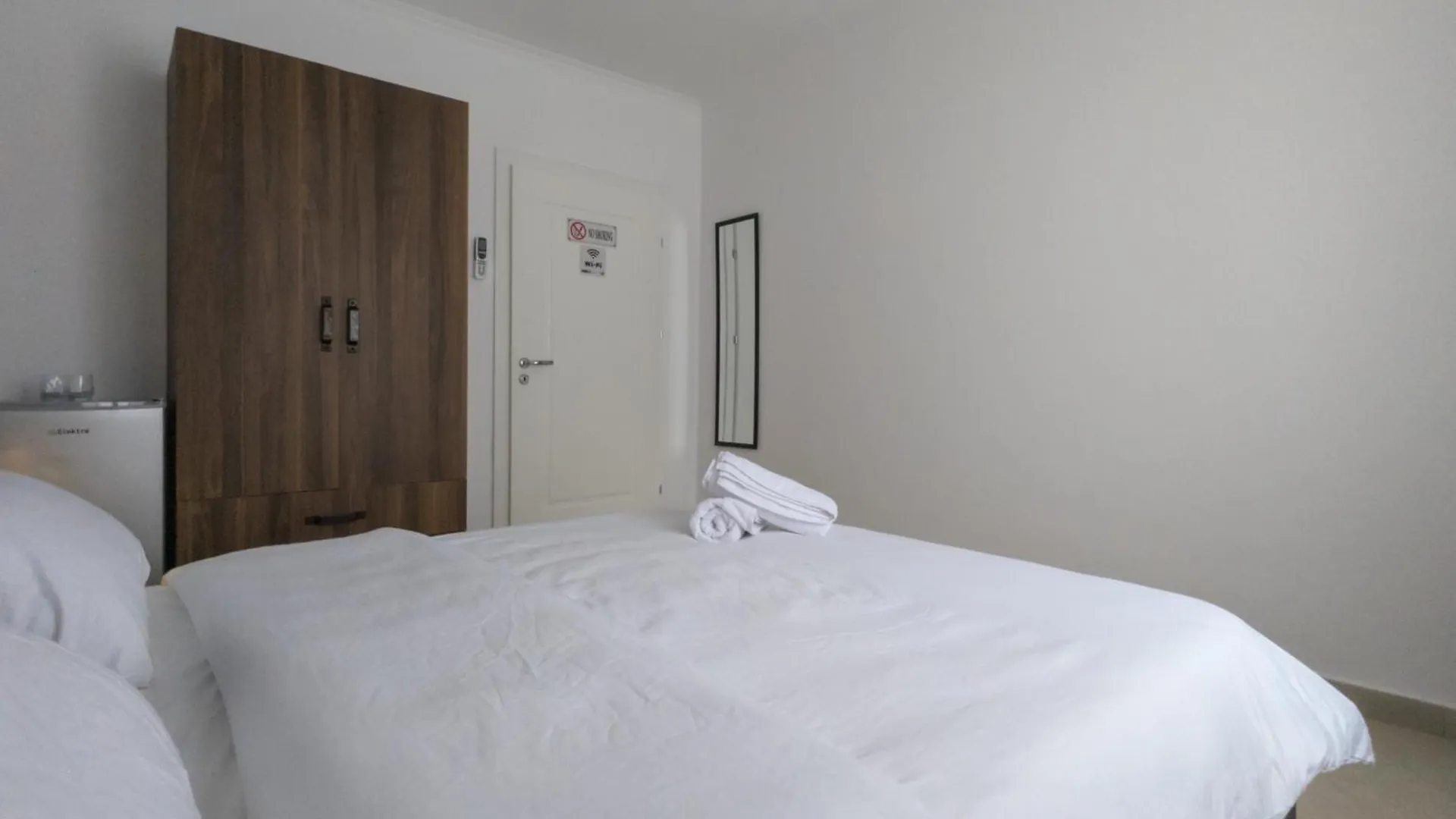Center Luxury Rooms 티라나 0*,