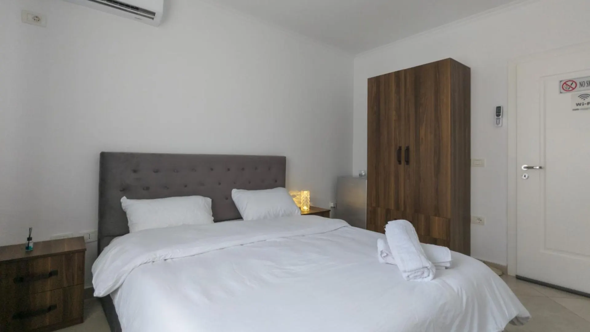 Center Luxury Rooms 티라나