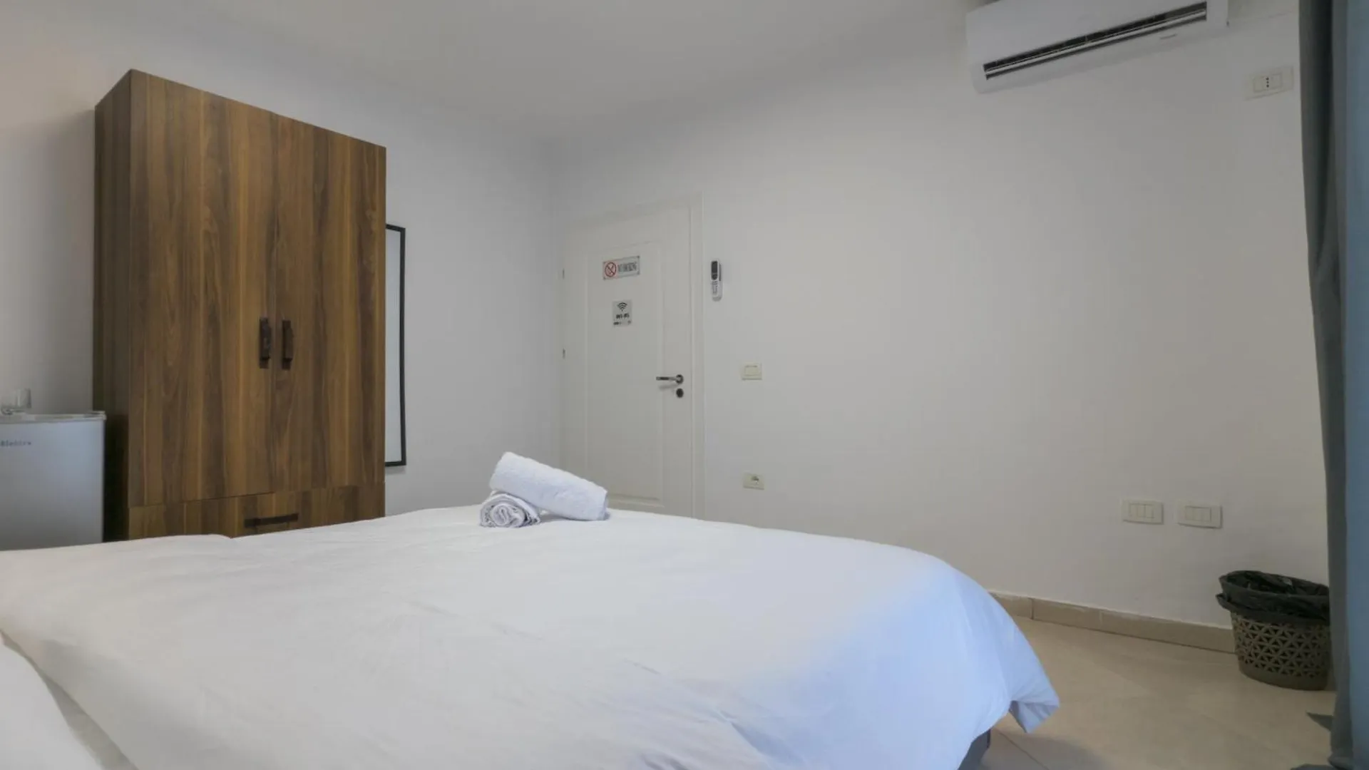 Center Luxury Rooms 티라나 홈스테이